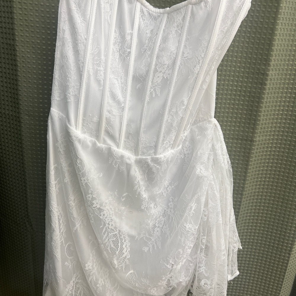 White Lace Corset-Style Bridal Dress